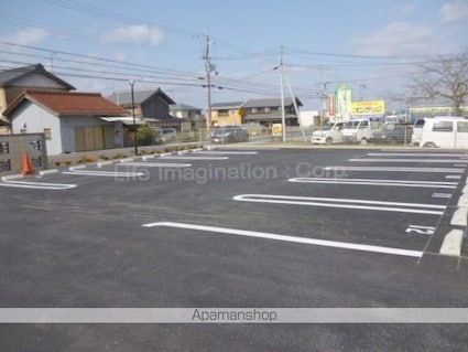 ラポール[2LDK/56.98m2]の駐車場