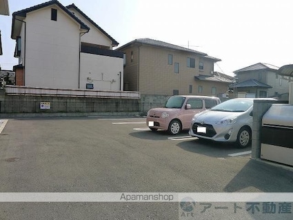 イーストハイツ[1K/30m2]の駐車場