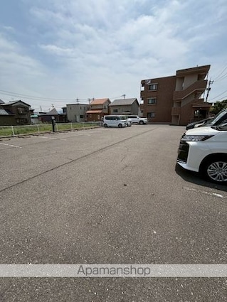 ブリリアントヒル[2LDK/58.87m2]の駐車場