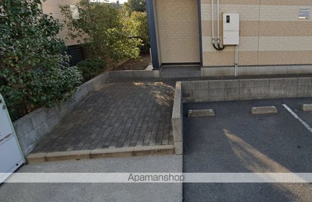 レオパレスR ヴィレッジの玄関写真
