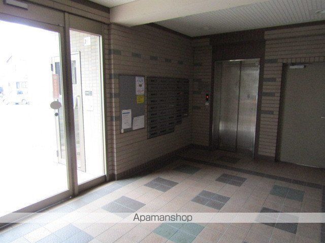 エース参番館の玄関写真