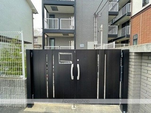 レオパレスフィオーレ船橋の玄関写真