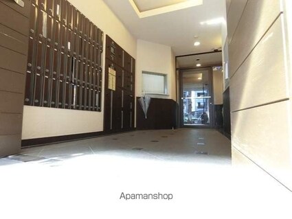 コスモリード幡ヶ谷[1R/26.02m2]のエントランス3