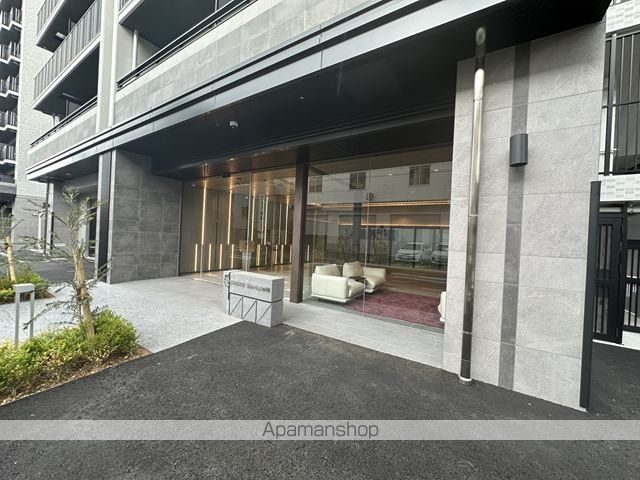 スプランディッド新大阪VIIの玄関写真