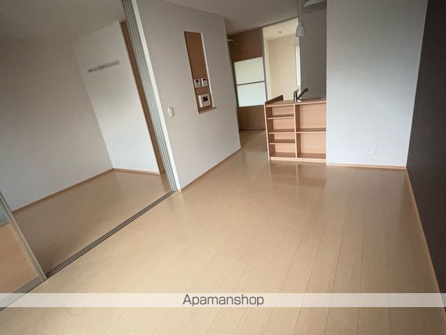 エヴァンタイユ羽衣の内装写真
