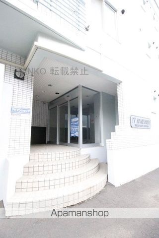 エムズアパートメントの玄関写真
