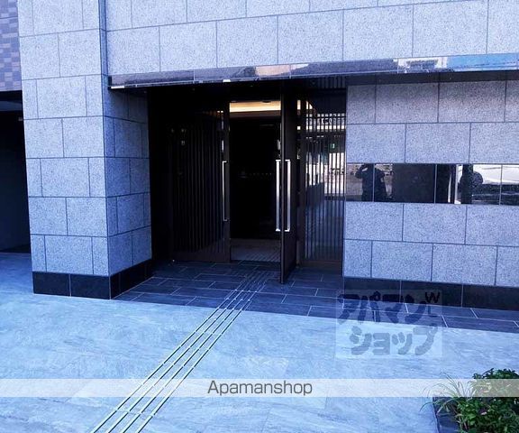 プレサンス京都東寺の玄関写真