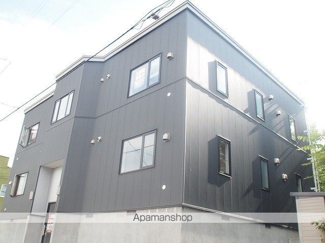 レフュージ川沿の外観写真
