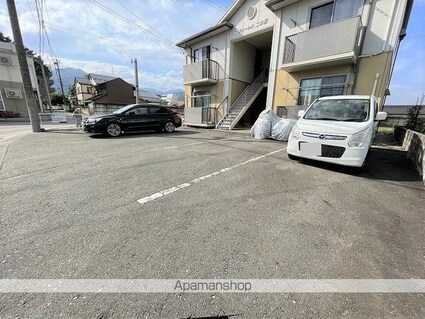 フォーレス二本松[2K/42.48m2]の駐車場