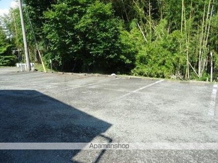 サンシャインⅡ[2K/45.44m2]の駐車場2