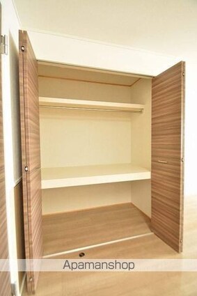 ＡＺＵＬ駅前[1LDK/49.89m2]の収納