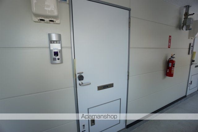 レオパレスエピの玄関写真
