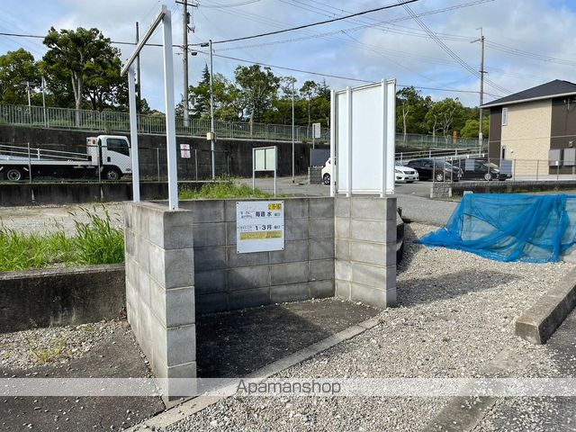 ヒルグレイス B棟の玄関写真