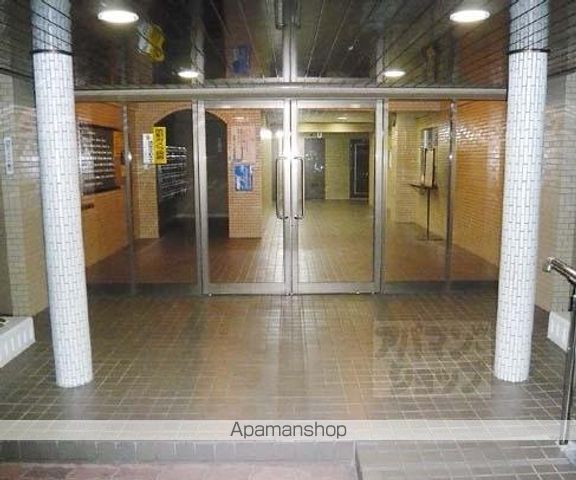 新烏丸日光ハイツの玄関写真