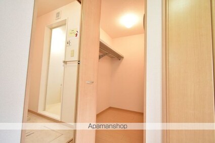 ファミール多摩平[1R/33.78m2]の収納