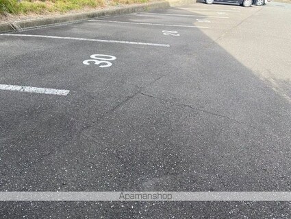 町屋アイビースクエア[1K/33m2]の駐車場