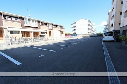 平成マンション[2LDK/55.02m2]の駐車場