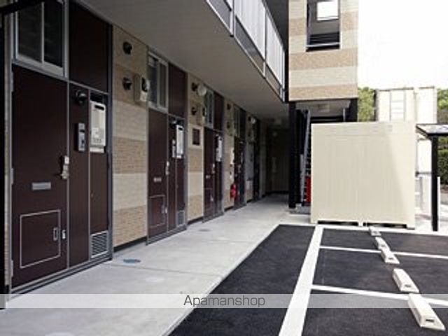 レオパレスパークビュー吉塚の玄関写真