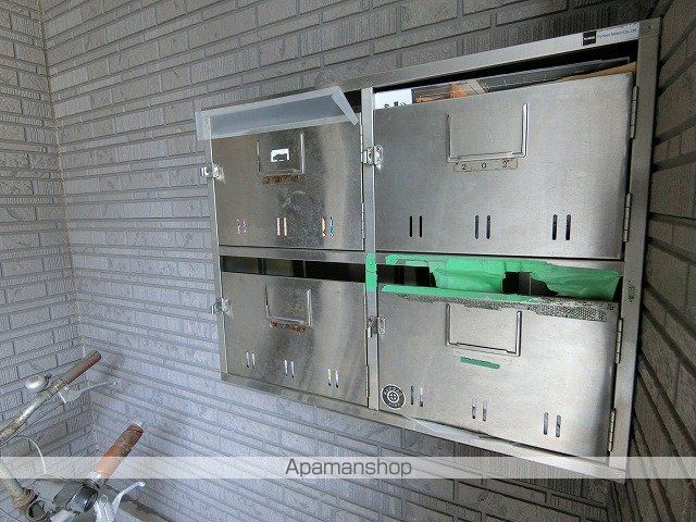 アベニュー中郡の玄関写真