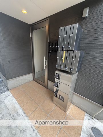 LAPIS東大宮の玄関写真