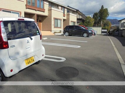 フレスクーラ[1LDK/50.09m2]の駐車場1