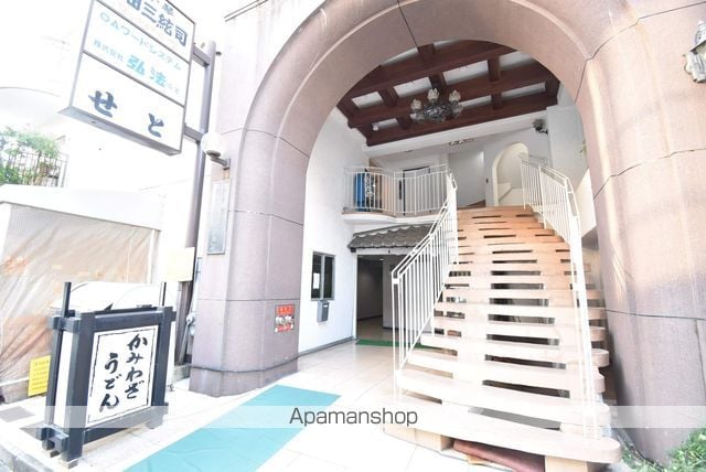 鷹野橋プリンスマンションの玄関写真
