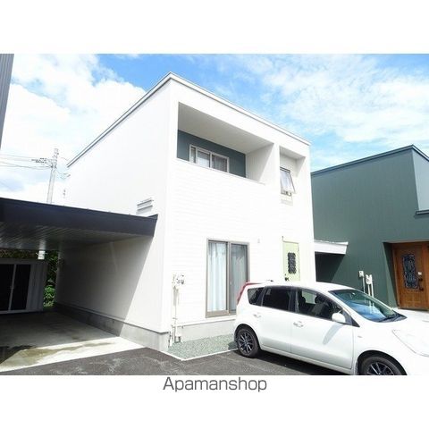 北見市 2階建 築6年の外観写真