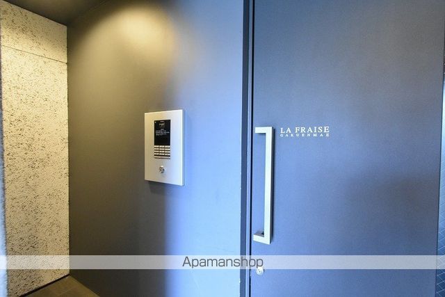 ラフレーズ学園前の玄関写真