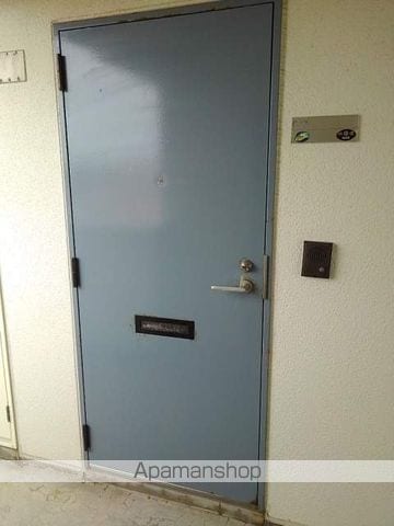 ヴィラ東中通の玄関写真