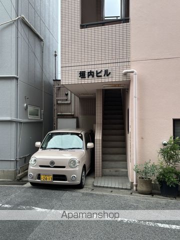 垣内ビルの玄関写真