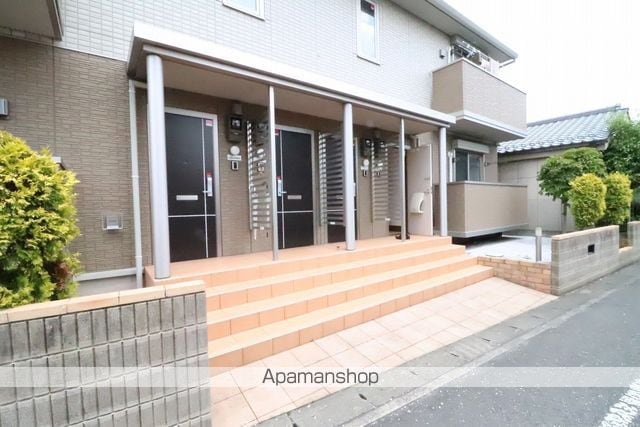 フロンティア A棟の玄関写真