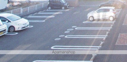 ヴェスティートⅢ[1LDK/50.12m2]の駐車場