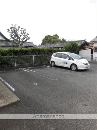 フォンテーヌブロー[1R/32.9m2]の駐車場1