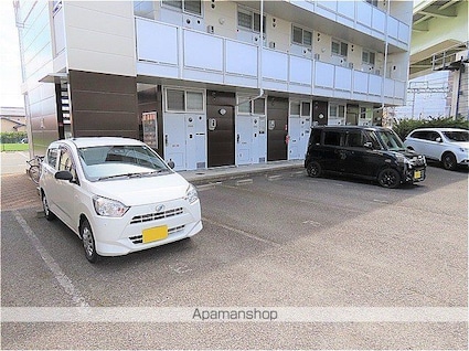 レオパレスバーゼル[1K/20.28m2]の駐車場2