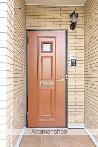 プラシードの玄関写真