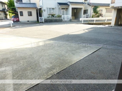 コーポサンⅢ[1K/25.54m2]の駐車場