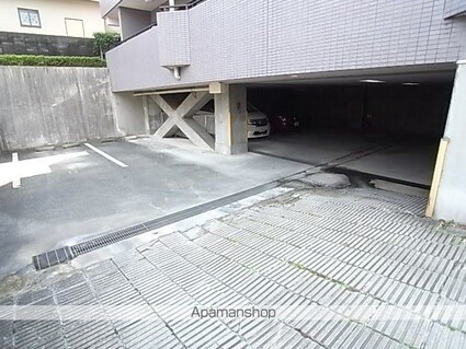 アゼリアバレー[3LDK/59.93m2]の駐車場