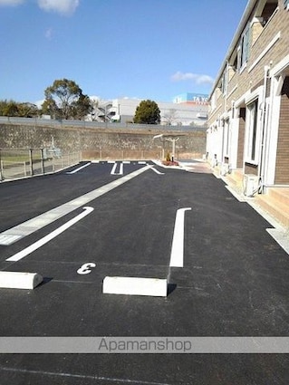 コンフォール[2LDK/59.09m2]の駐車場1