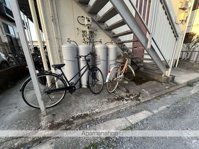 新妻ハイツの玄関写真