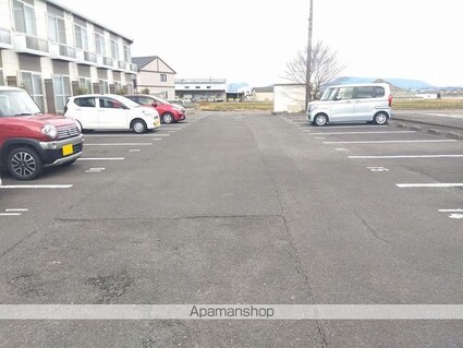 レオパレスルートイレブン[1K/22.35m2]の駐車場1