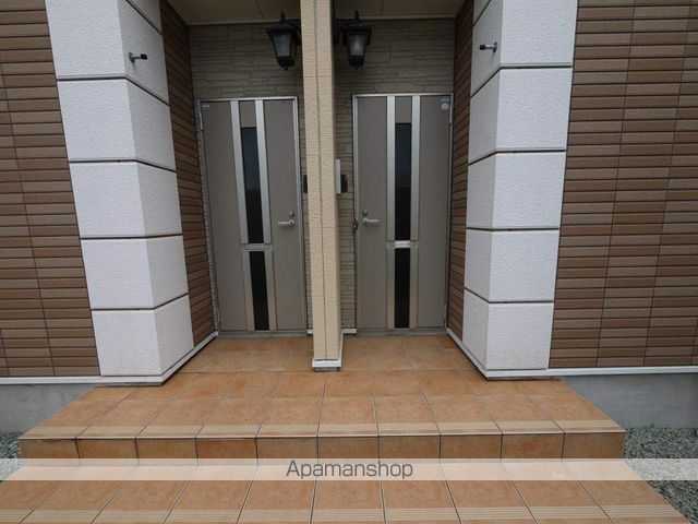 クレメントBの玄関写真