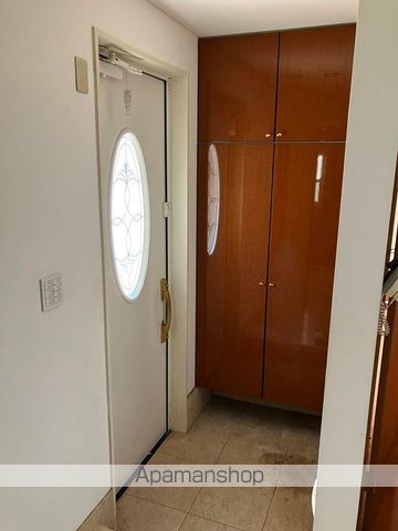 小田急電鉄小田原線 成城学園前駅 徒歩17分 3階建 築25年の玄関写真
