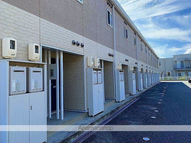 レオパレスボムール西高泊の玄関写真