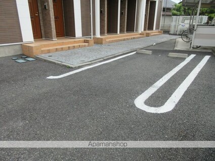 山梨県甲斐市島上条[1K/32.9m2]の駐車場