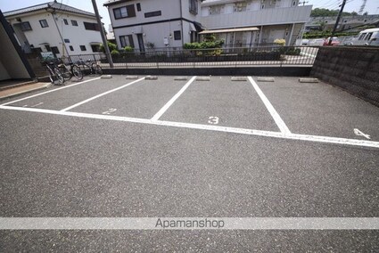 レオパレス多摩百草[1K/19.87m2]の駐車場