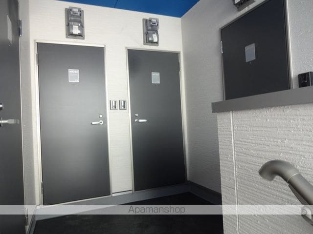 ATTIC宝持の玄関写真