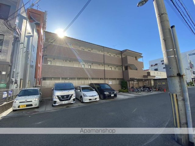 アンプルールフェールバレルコートの外観写真