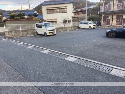 レオパレス二瀬川[1K/22.35m2]の駐車場