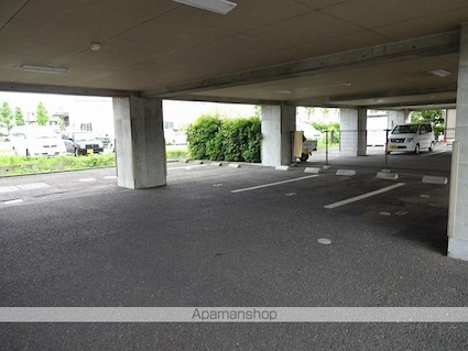 高知県高知市鴨部１丁目[2DK/47.56m2]の駐車場