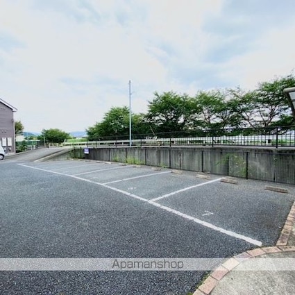 ザ・テラス弐番館[1LDK/40.5m2]の駐車場